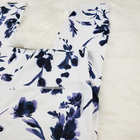 NWT Athleta White Water Flower 7/8 Leggings - Picture 5 of 7